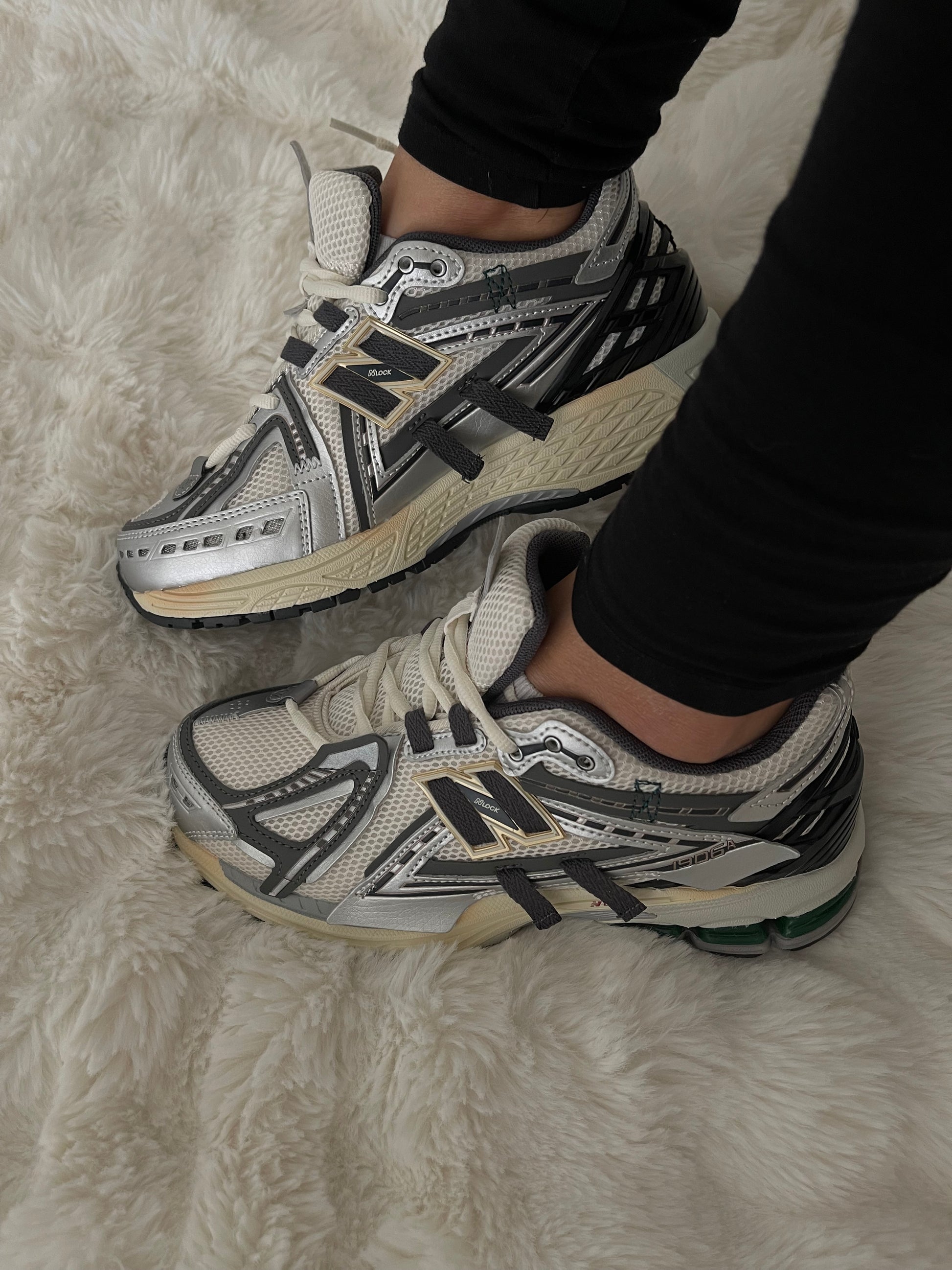 New balance 1906R